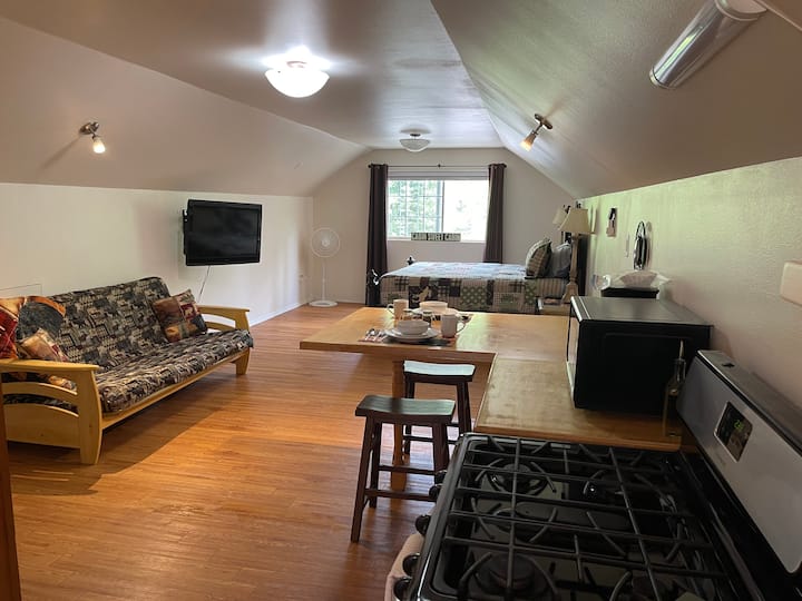 Wooded Hillside Studio Apartment - Anchorage, AK