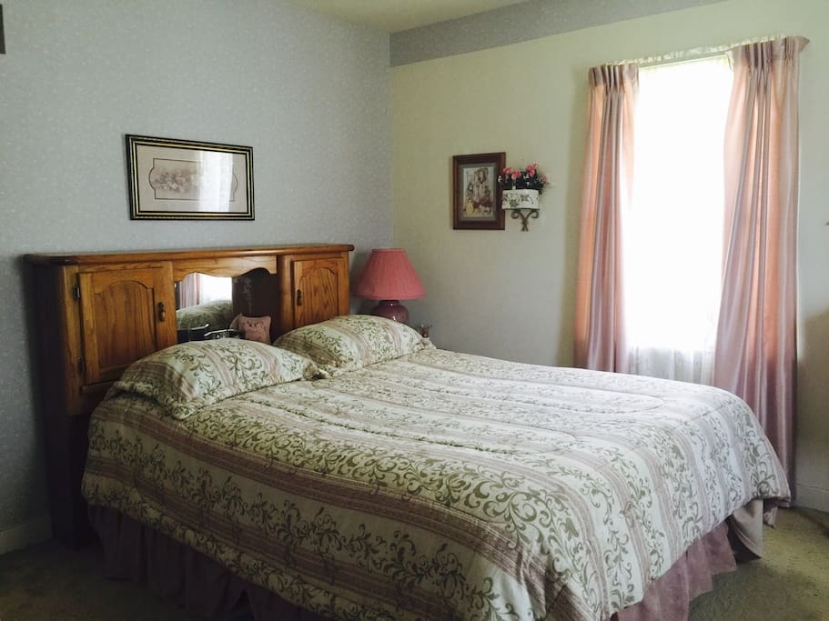 1st Bedroom Queen size bed. Full bath inside.