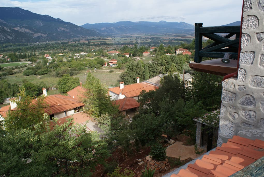 Θέα από το πλάι - View from the side.