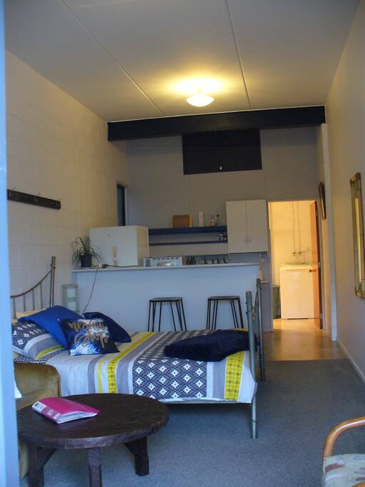 Lovely high ceiling - lots of space.