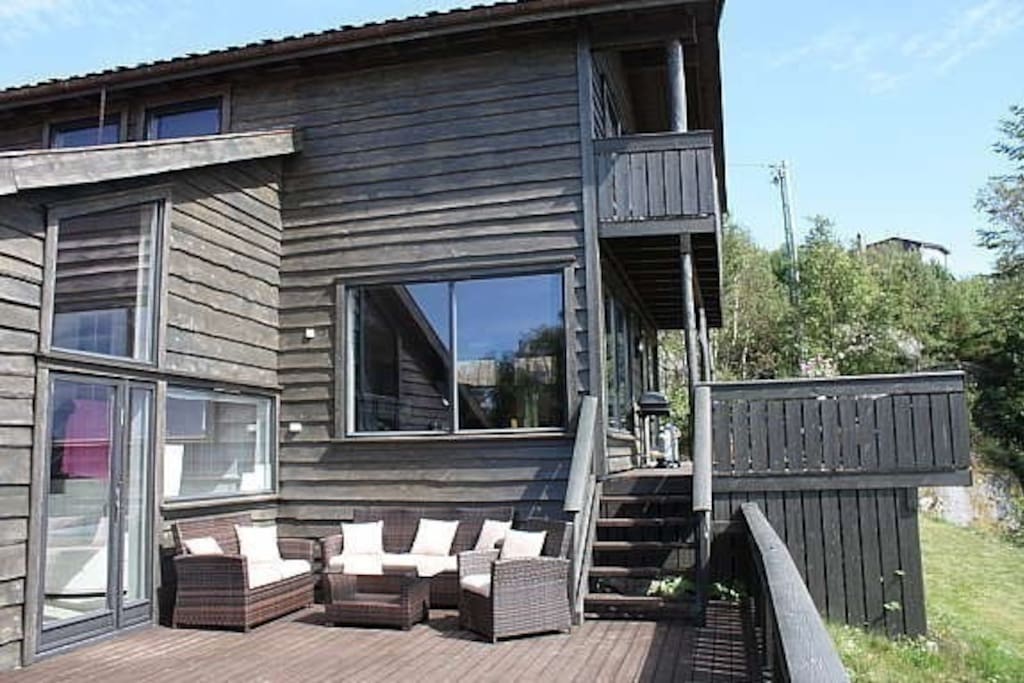 Store terrasser med masse sol om sommeren
