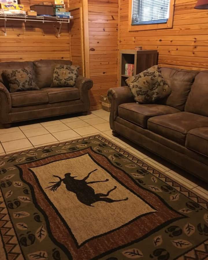 Wolf Den Cabin With Private Hot Tub! - Pomme de Terre State Park, Pittsburg