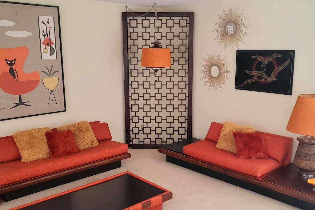 Airbnb Retro Lux Hilltop Villa