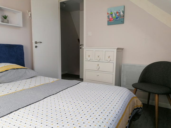 Spálňa na poschodí posteľ 160 x 200 