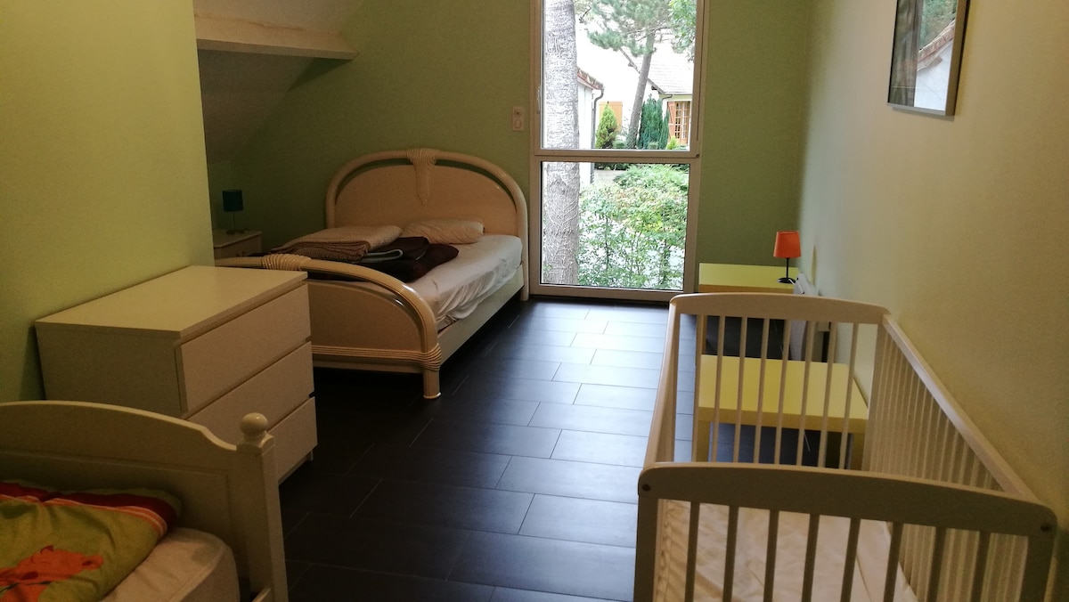 Chumba cha kulala cha m2 19 chini juu ya gereji