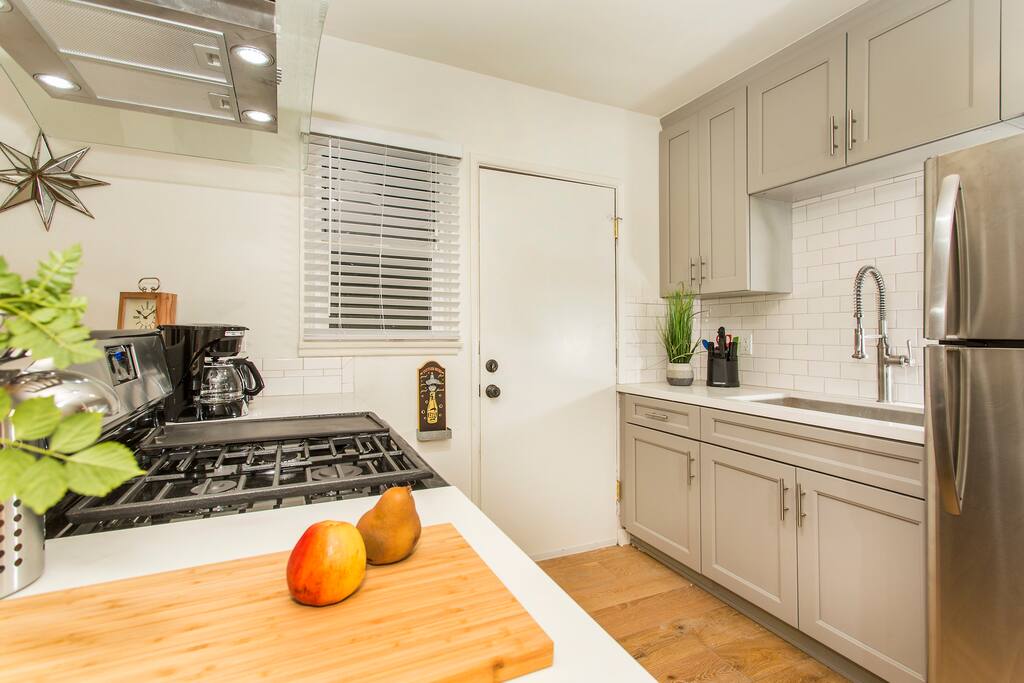 Chefs kitchen fully renovated with High-End Appliances