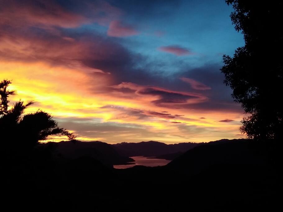 atardecer desde el jardín