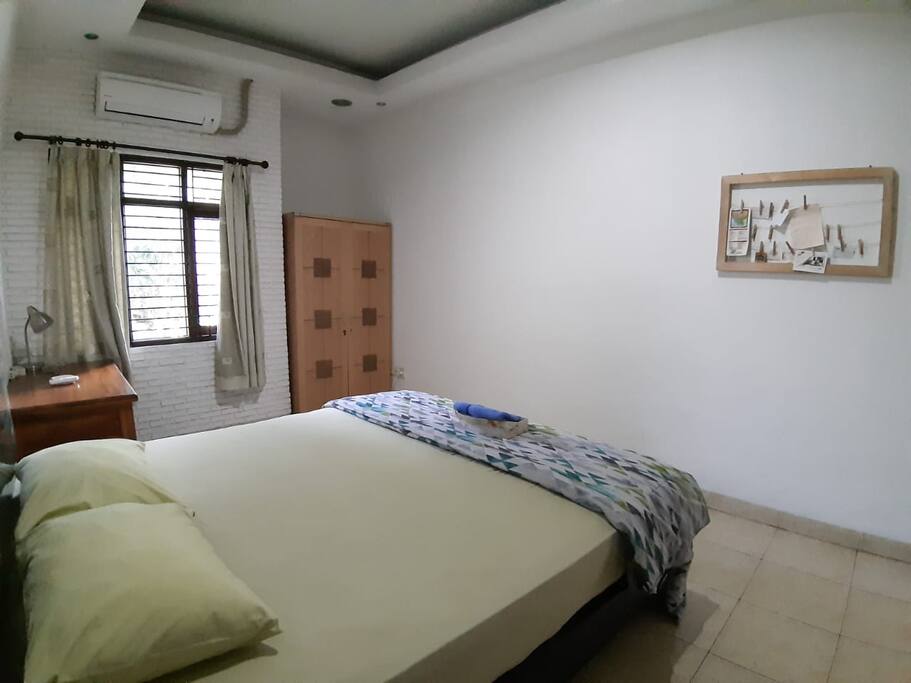 the essentials are provided for you: towel, soap and shampoo, cupboard and desk. and, of course, Wifi.