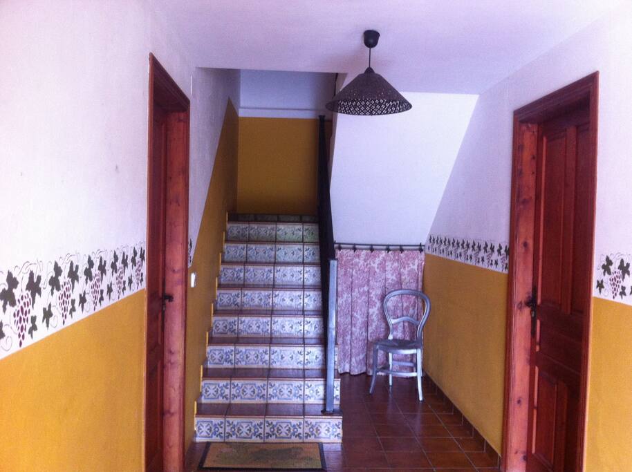 la entrada al edificio