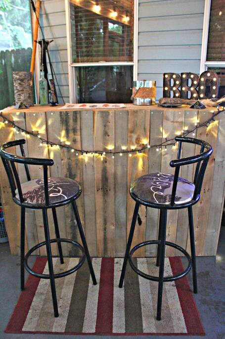 Porch bar