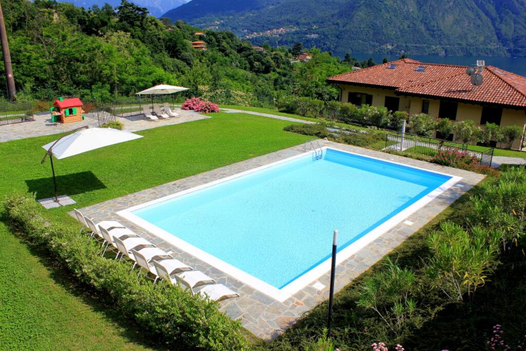 CONDO POOL & GARDEN