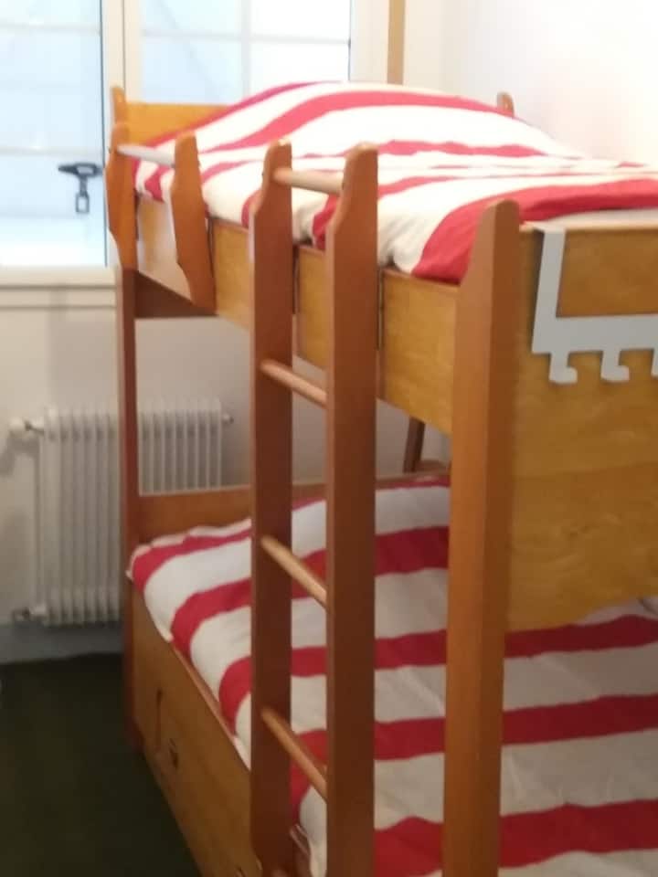 соба (4) 2 кревета на спрат со поглед на море
