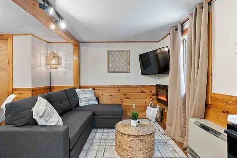 Ski,Hike,Relax  Retreat W/private hot tub.