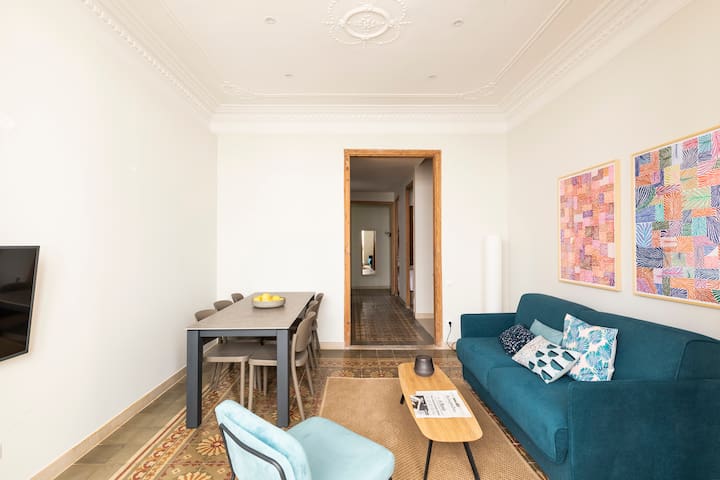 Lovely bright three -bedroom apartment in Gracia