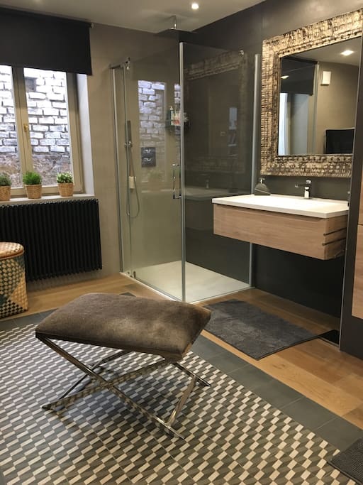 Salle de bain privative et buanderie