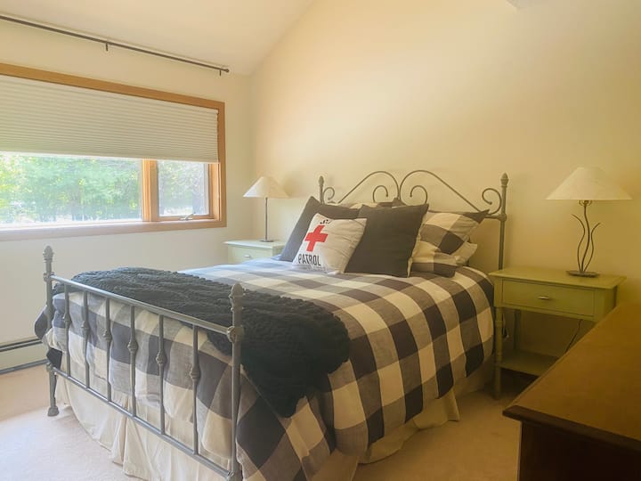 Спалня с двойно легло номер едно