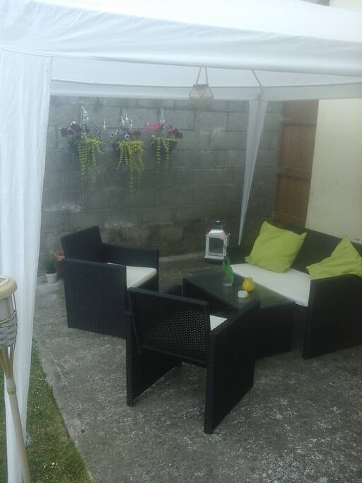 Outside/smoking area