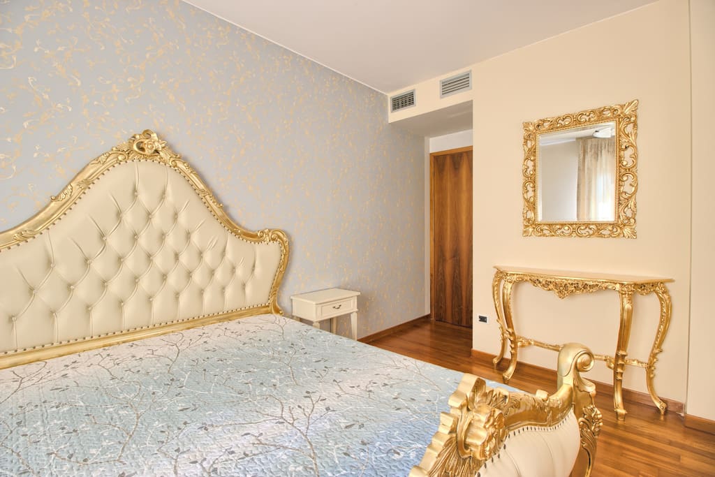 Gold room