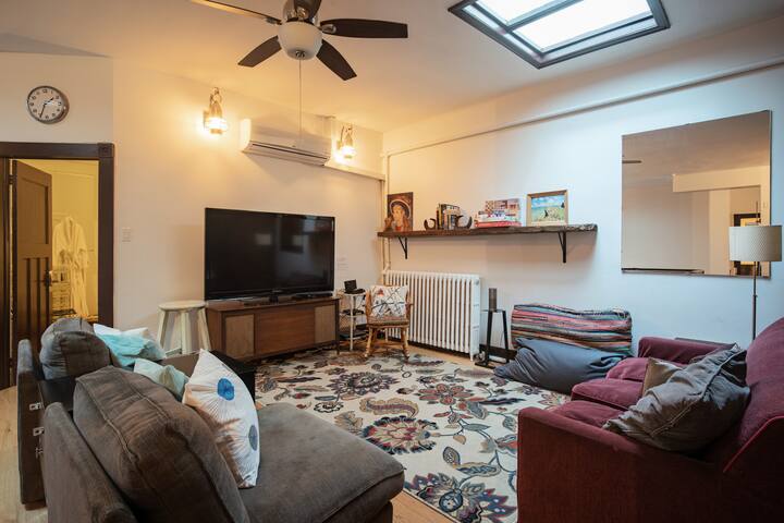 Quality, clean, central, fastest wifi available gallery image 2