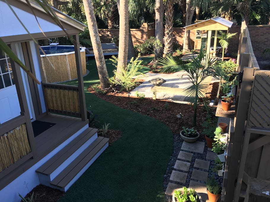 Outdoor Living at its best: 8ft Privacy Fence enclosing everything.