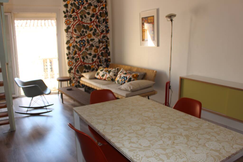 Table de la cuisine et le séjour