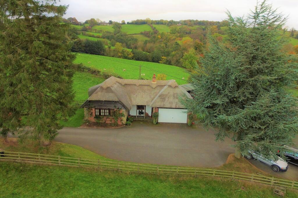 Little Thatched Cottage Cottages For Rent In Derbyshire
