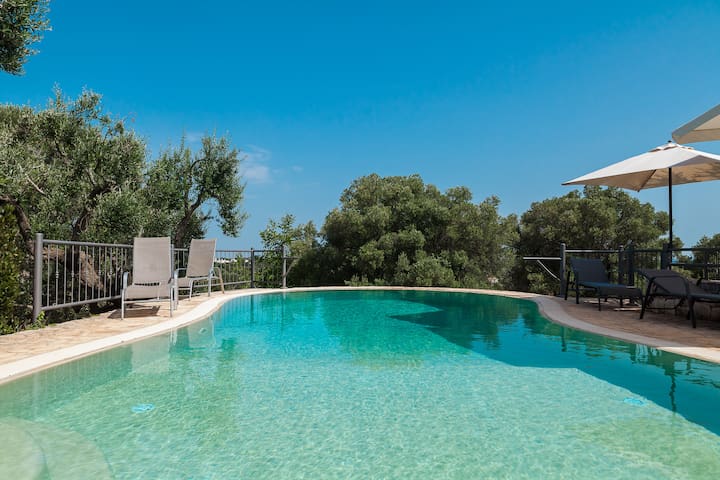 Beautiful Trullo with private infinity pool gallery image 2