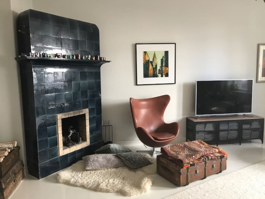 Shared living room space with smart Tv and Wifi
