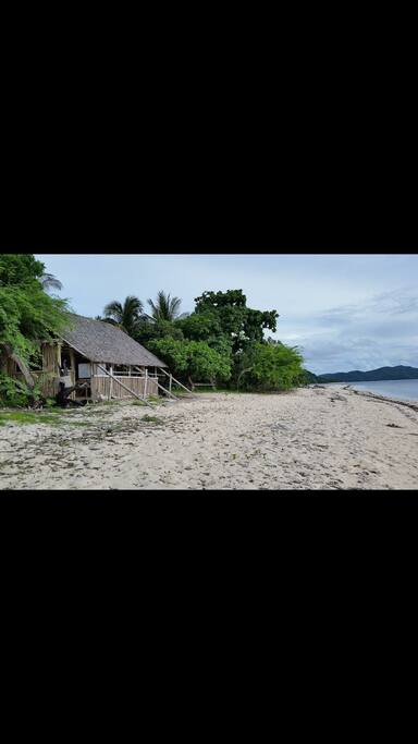 Big hut at the front of the beach