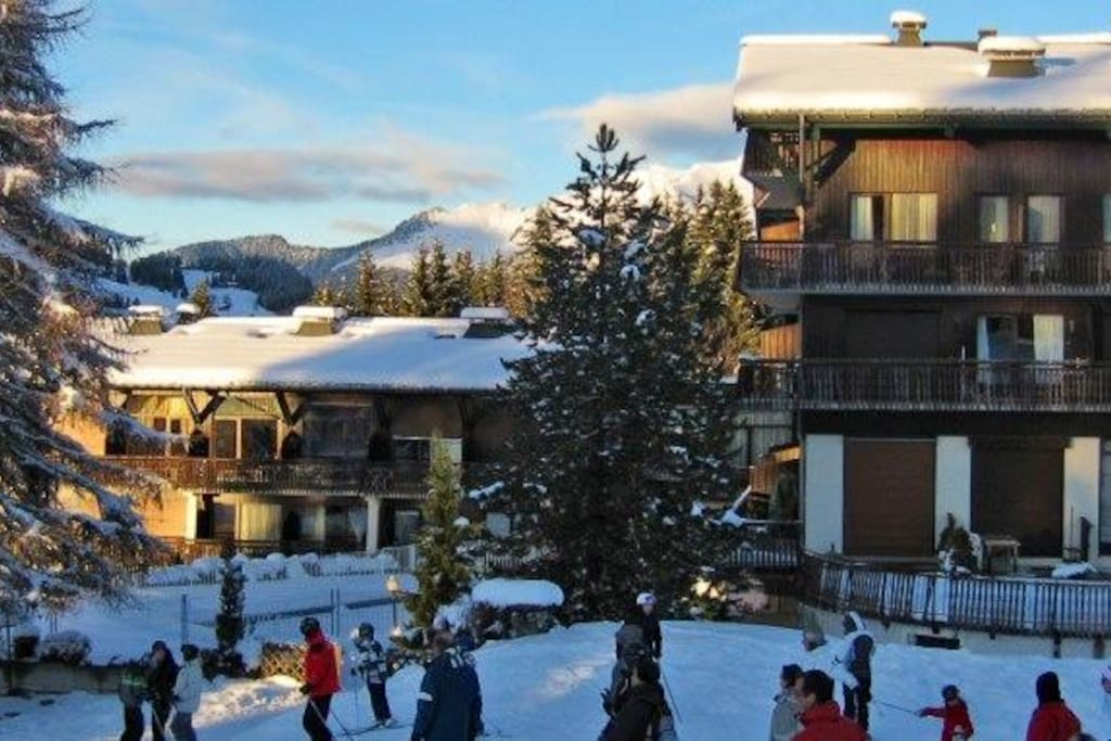 Ski-in/ski-out from the apartment managed by Alpxscape