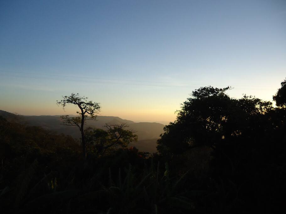Paisagem da Janela das acomodações à tarde ao Por do Sol.