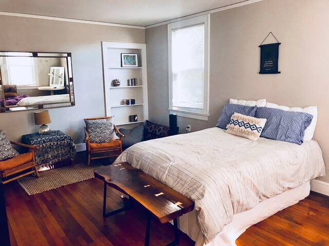 Cozy Private Room in Forest Acres