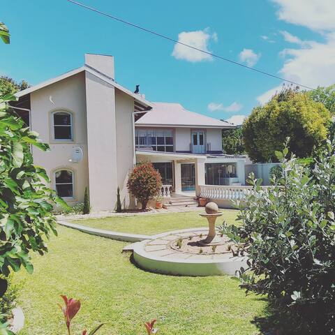 5 bedroom House & Shared Pool gallery image 2