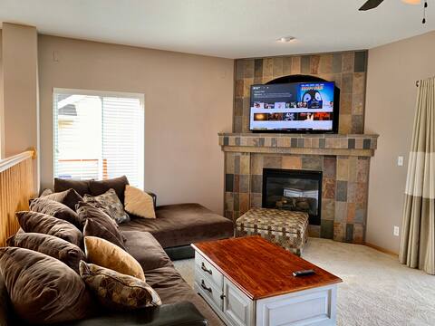 Lovely Home with 3 bedrooms plus in Urbandale