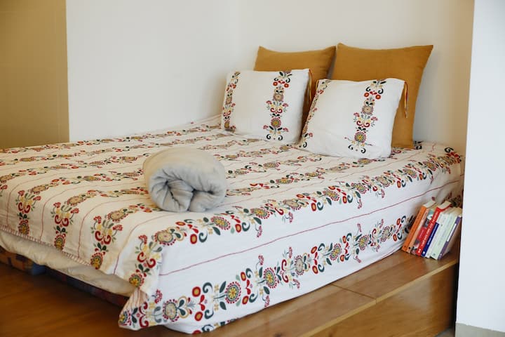 Double bed room
160x190

 


