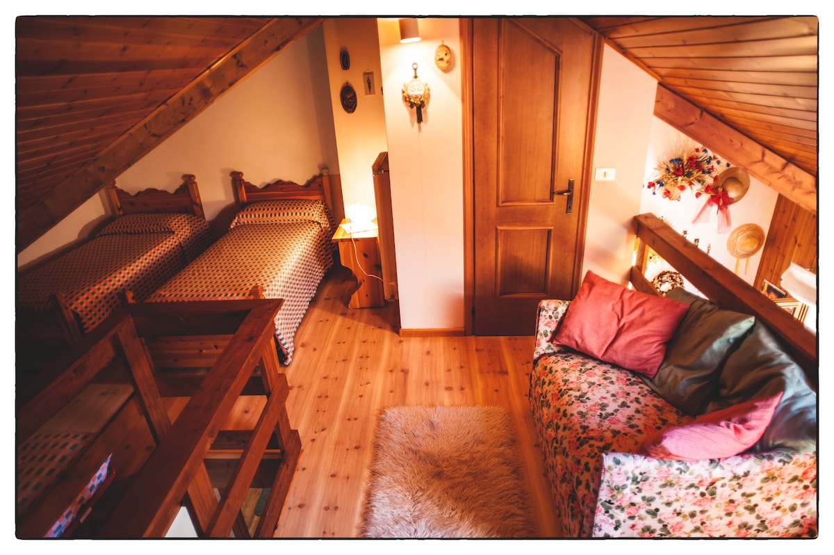 Loft con 3 camas, sillón y baño 