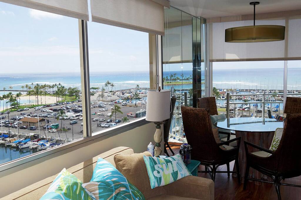 Corner unit with extra wide views