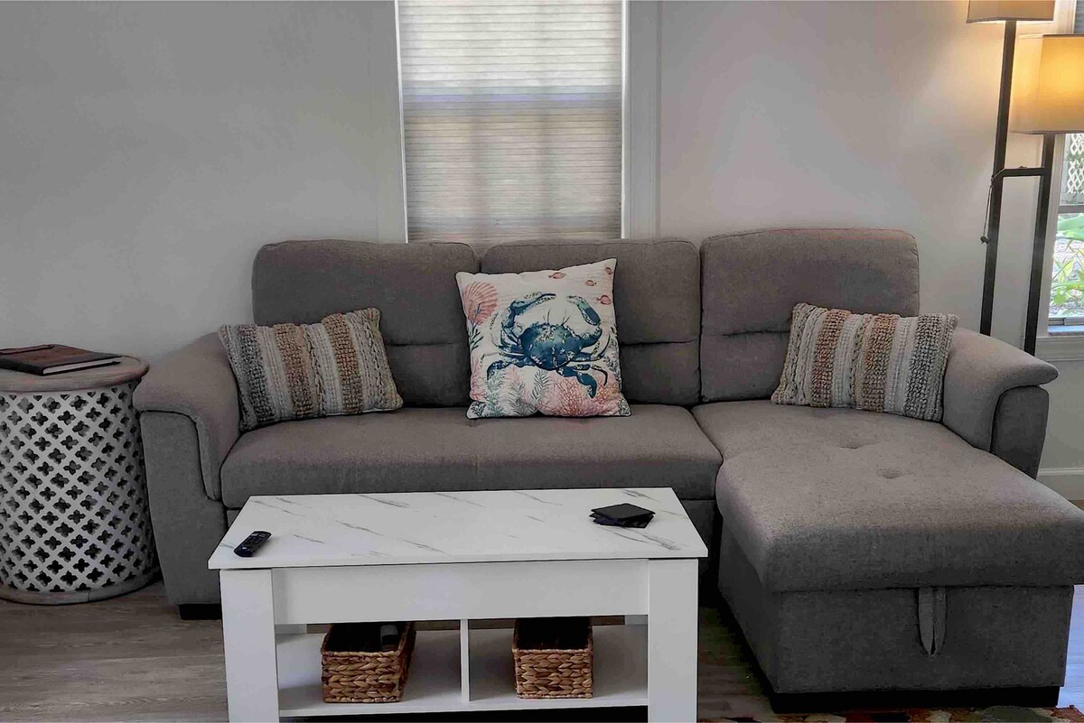 Successful Airbnb property: The Enchanted Cottage on the Imperial River in Bonita Springs