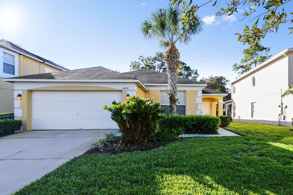 Pull right up to your private Orlando vacation home. No searching for parking. No hotel lobbies. This is your home away from home!