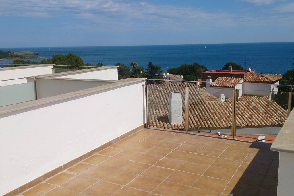TERRASSA A SEGONAN PLANTA AMB VISTA AL MAR