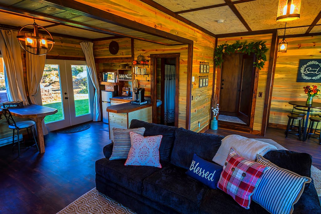 Relaxing Living Room & Quaint Kitchen