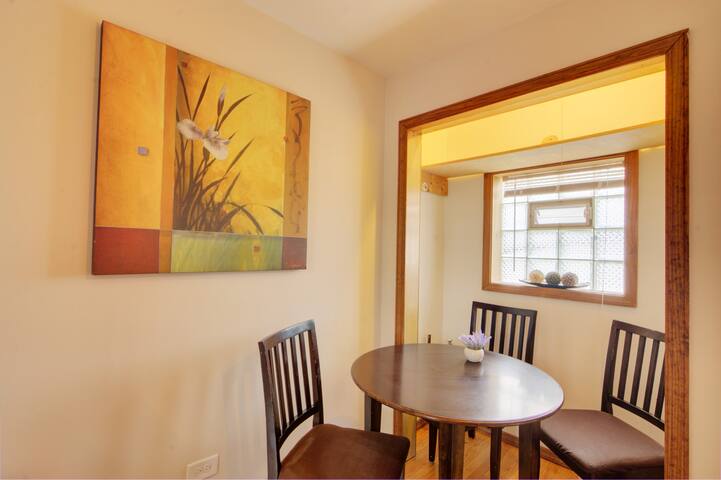 Large 12 Bedroom Chicago Home- Sleeps 25 gallery image 5