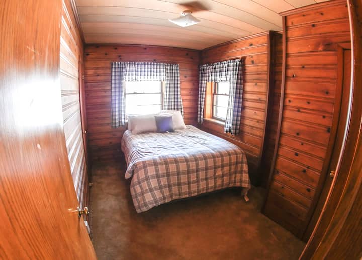 Bedroom #3 - Queen Bed, room sleeps 2