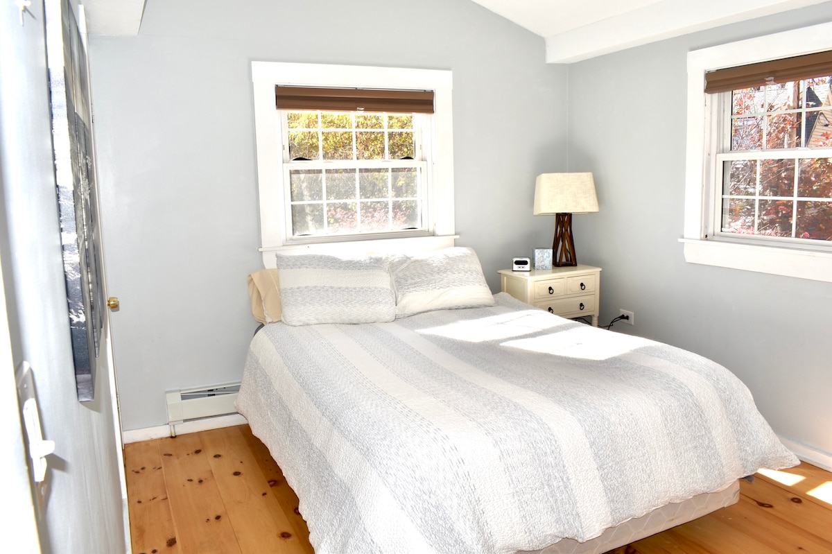 Chambre avec lit Queen Size au rez-de-chauss 