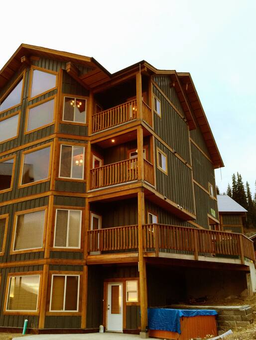 Condo show casing the many window views!