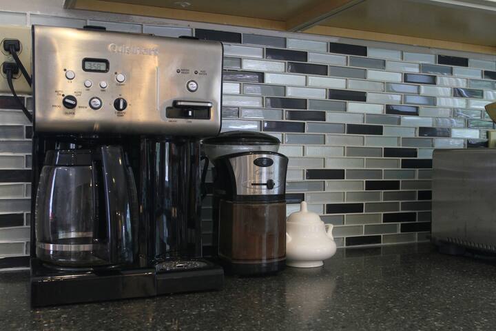 Charming downtown home, Bogart park gallery image 3