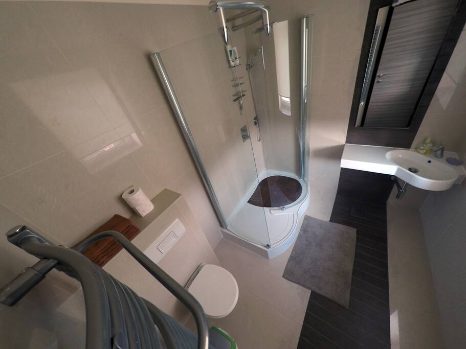 En-suite 1