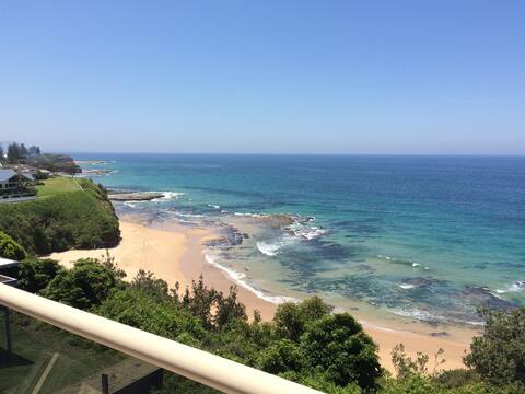 Top performing Airbnb: 180 Degrees- Absolute Beachfront Escape for 4 in Wollongong City Council