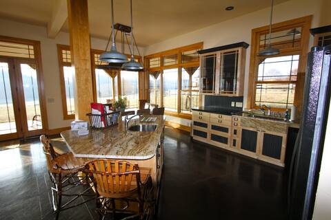 Eagle Crest Lodge