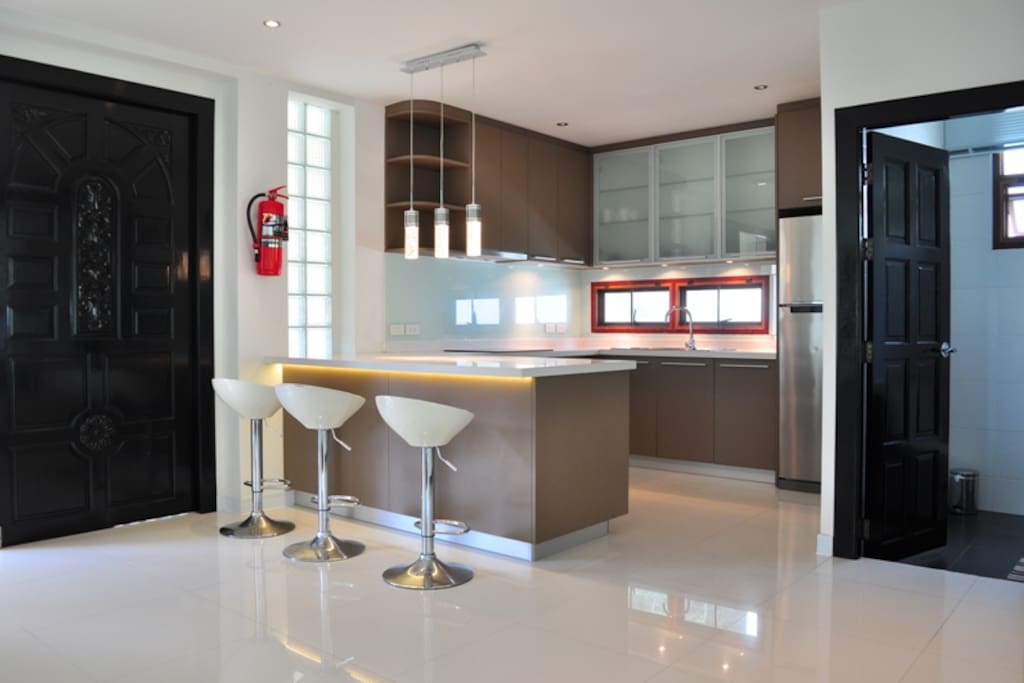 Smart Kitchen with Well-Equipped, Electric Stove, Oven, Toaster, Kettle, Fridge Freezer & etc.